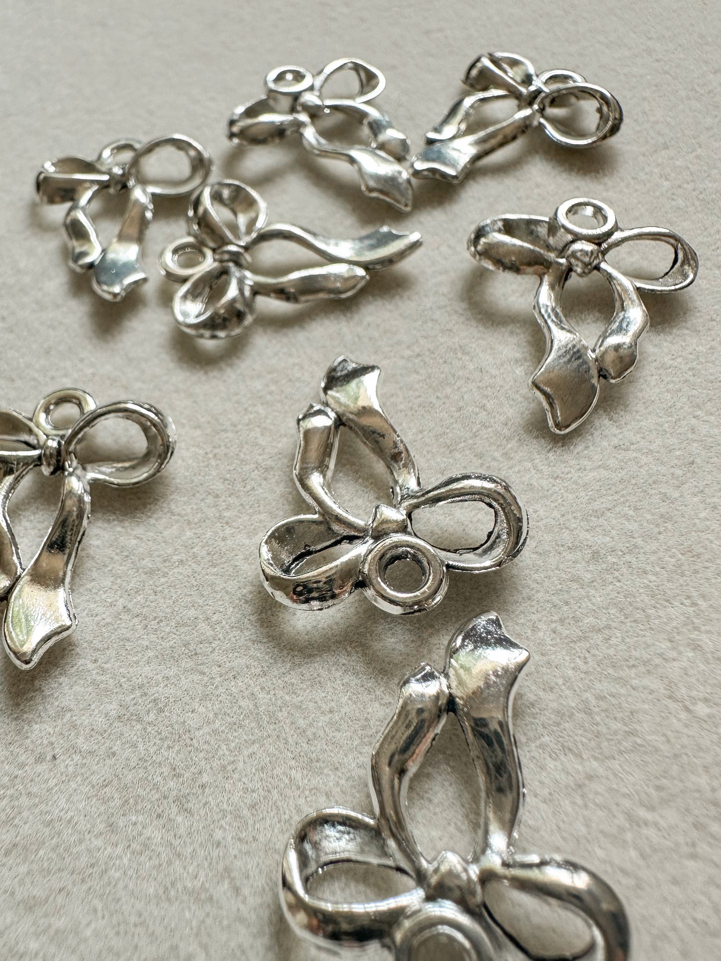 Ribbon Bow Charm | Small Silver