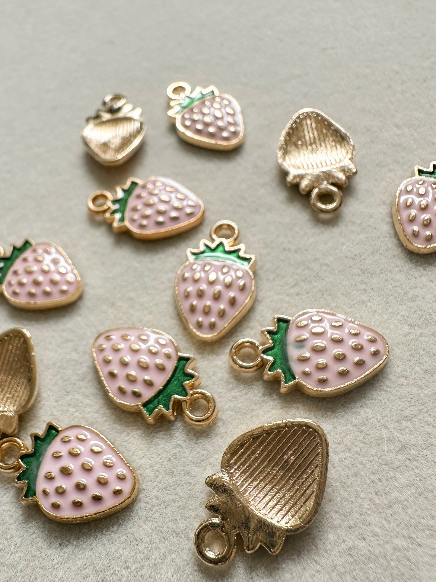 Strawberry Charm | Pink