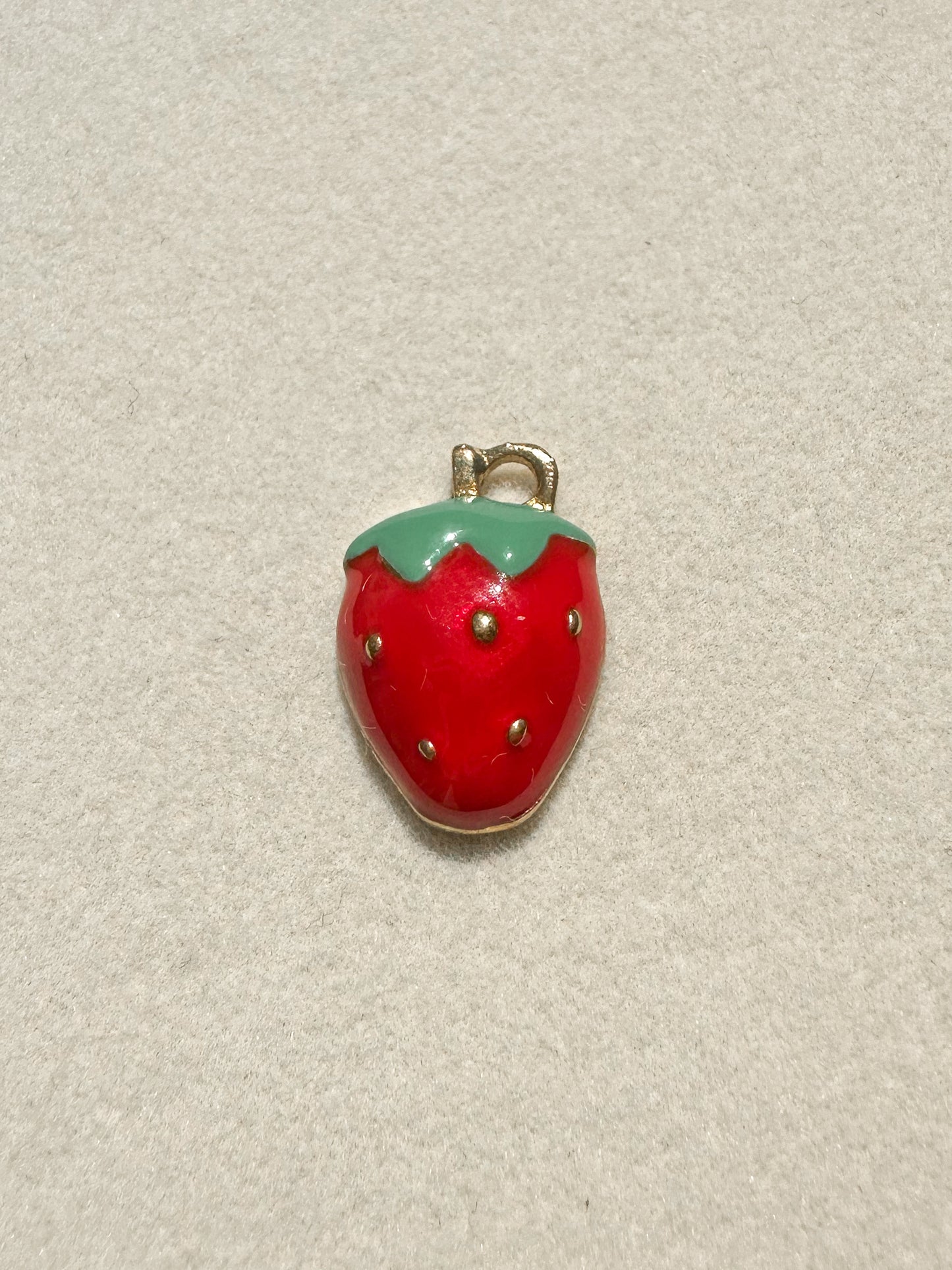 Strawberry Charm | Large