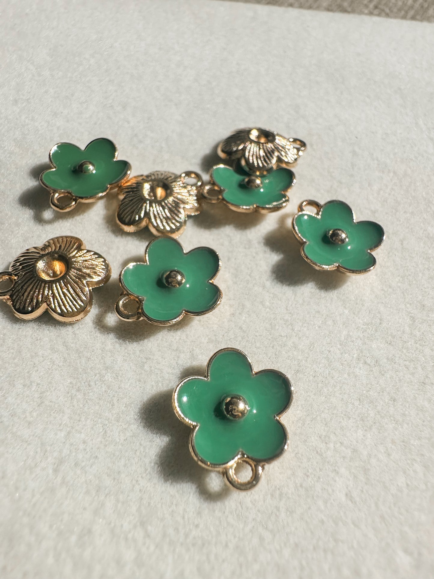 Daisy Charm | Green