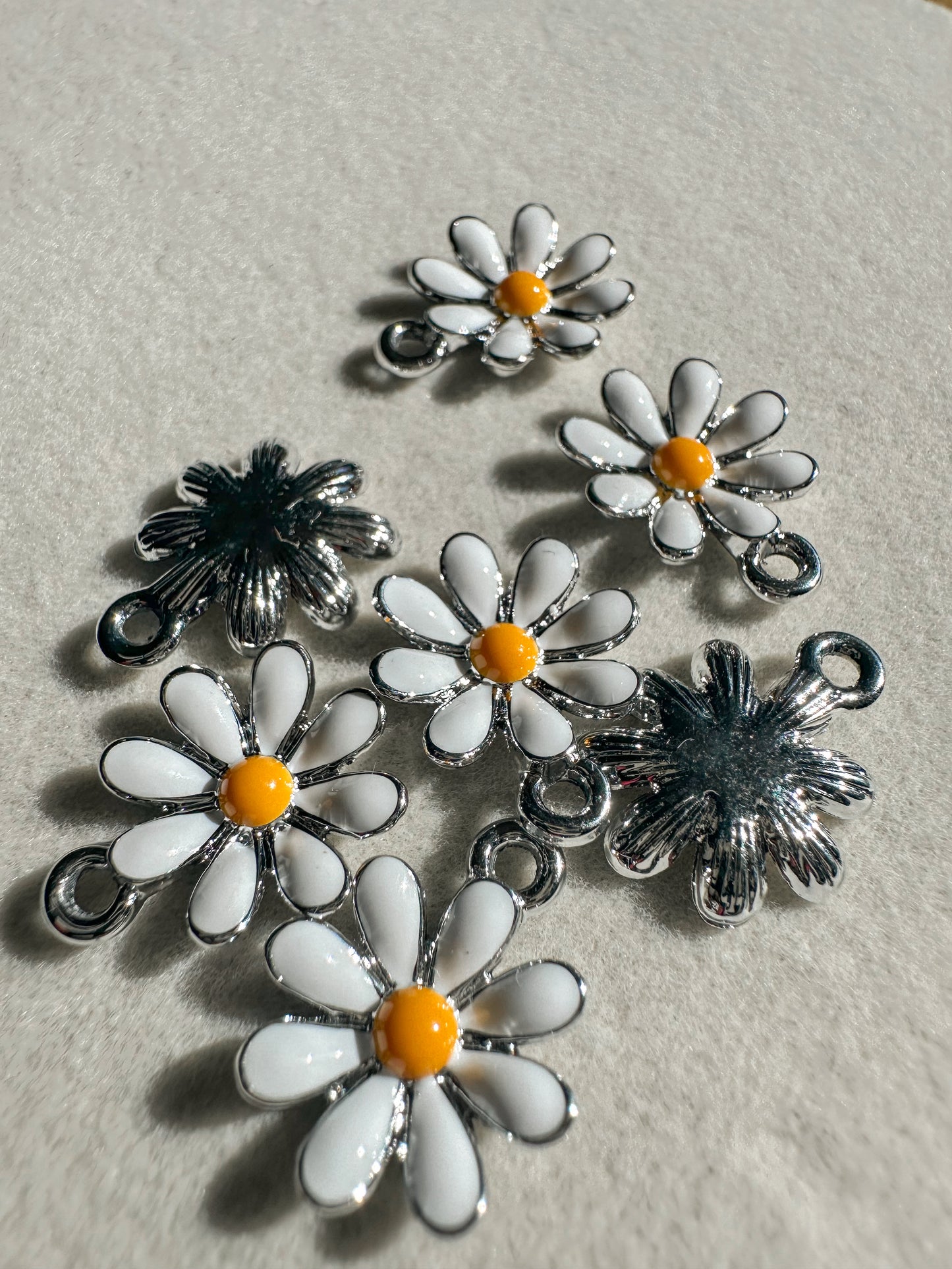 Silver Daisy Charm | White