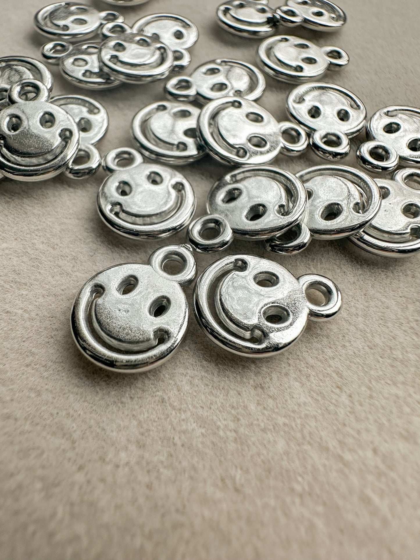 Smilie Face Charm | Silver